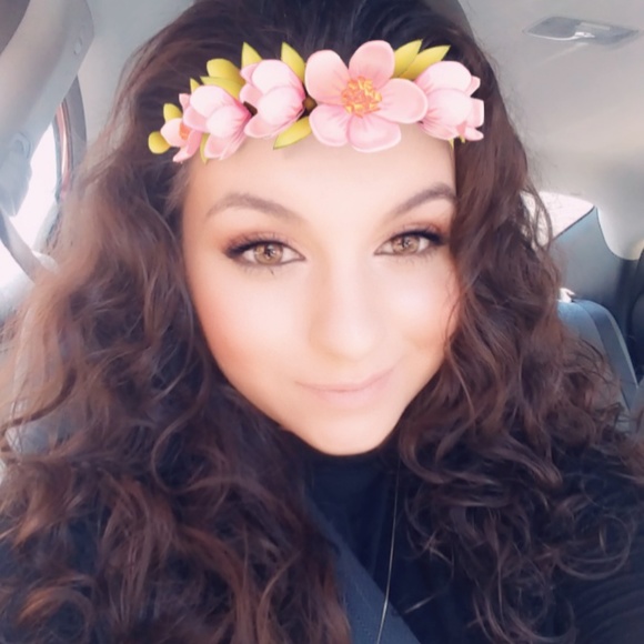 Meet your Posher, Jessica - Picture 2 of 3